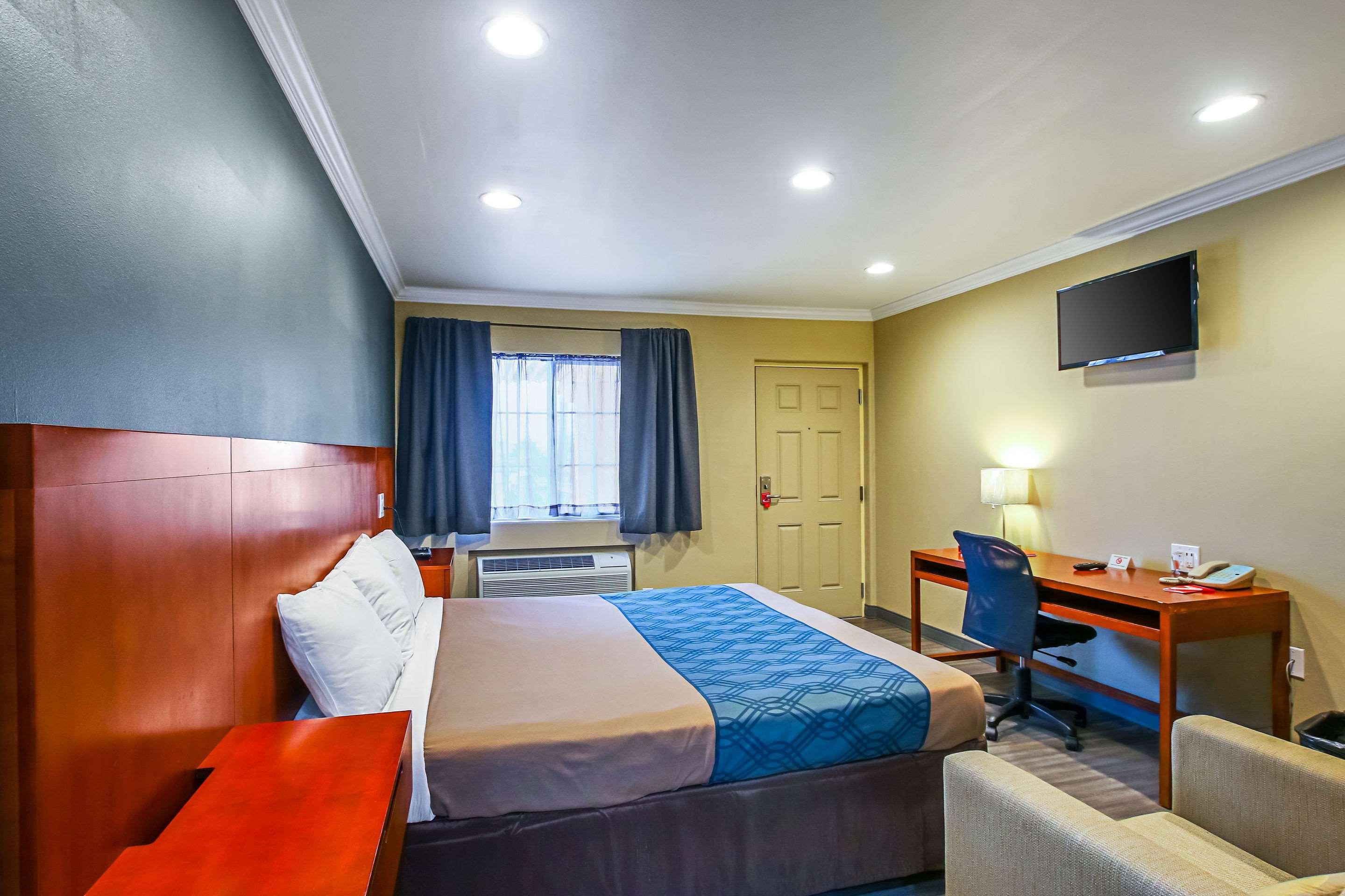 Econo Lodge San Bernardino I-215 Экстерьер фото
